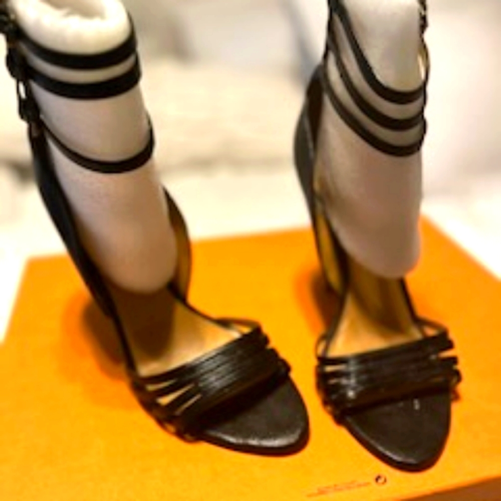 Nine West Vintage America Collection Size 8.5 Black Strappy Sandal